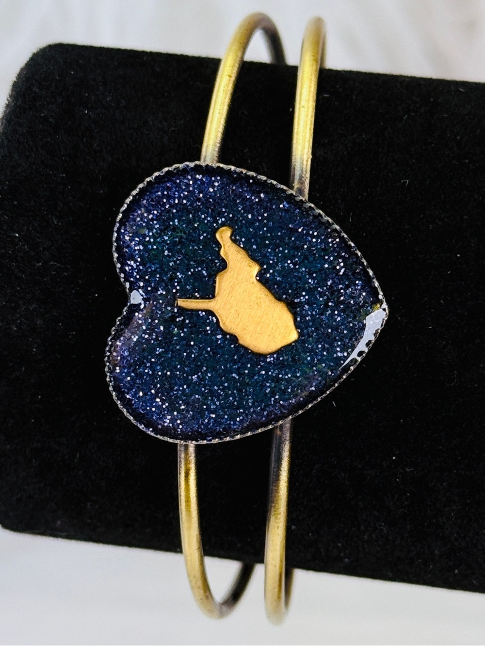 Beautiful, bronze tone, navy heart costume cuff bracelet
